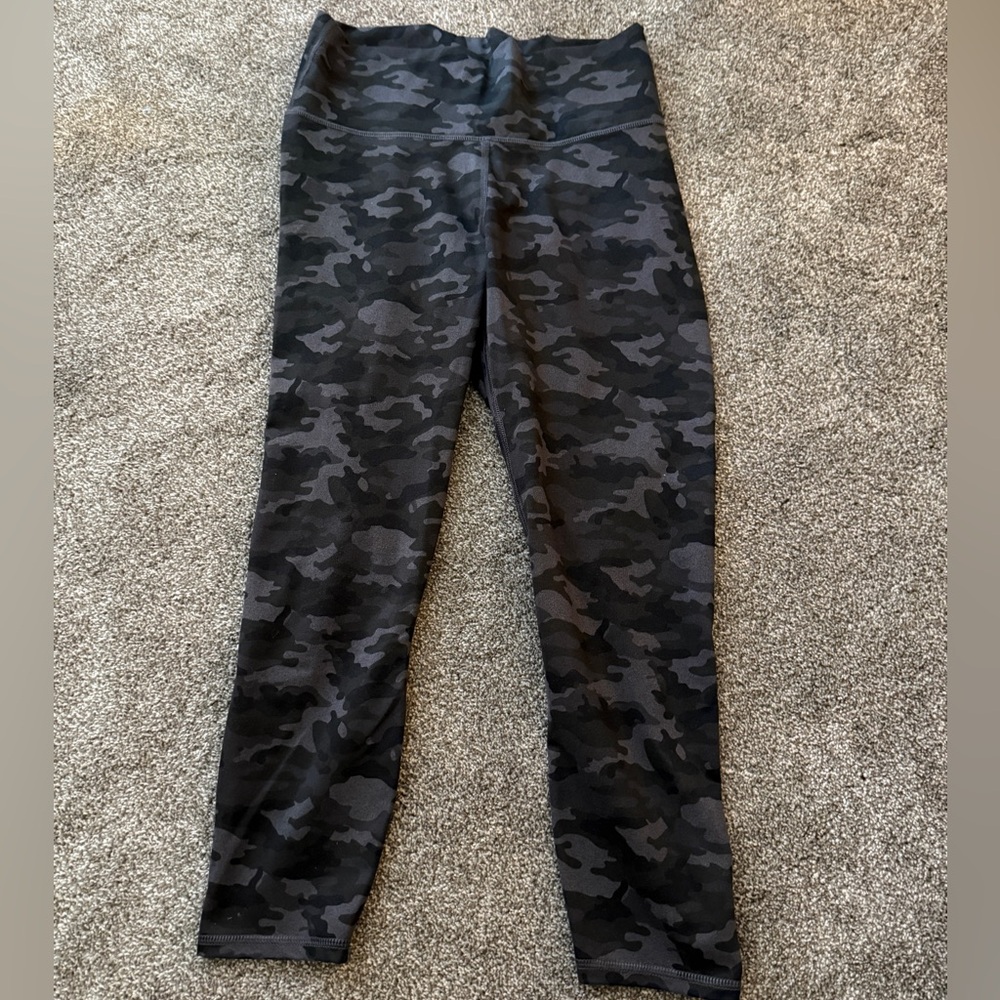 Fabletics Women's Black Camo Leggings Size M Compression Activewear